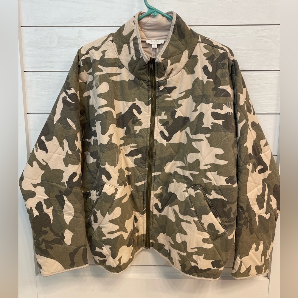 NWT New Oddy Quilted Camo Jacket Size Large